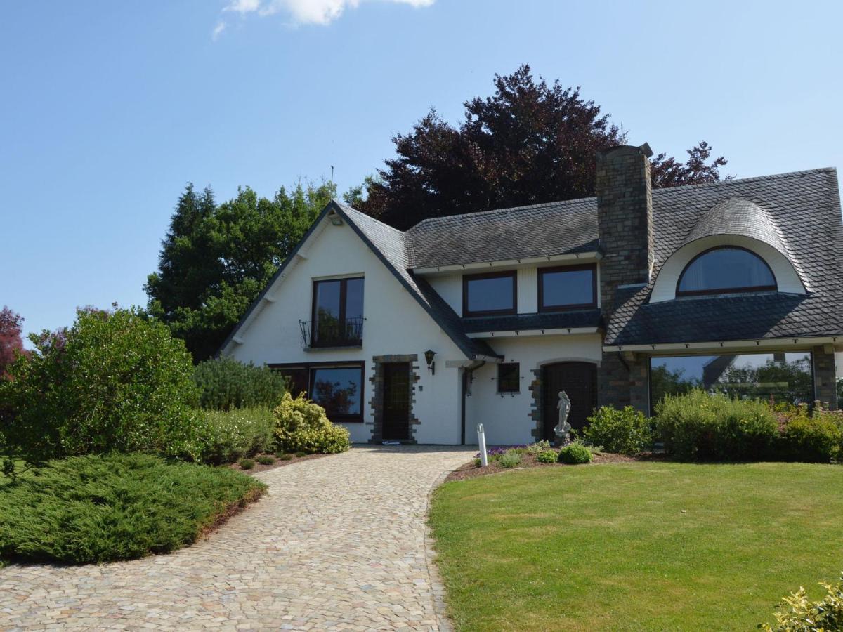 Elegant Villa In Stavelot With Fitness Playroom エクステリア 写真