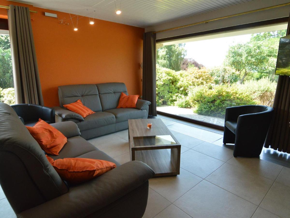 Elegant Villa In Stavelot With Fitness Playroom エクステリア 写真