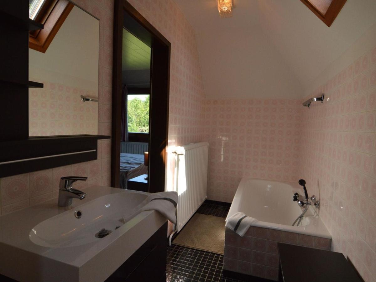 Elegant Villa In Stavelot With Fitness Playroom エクステリア 写真