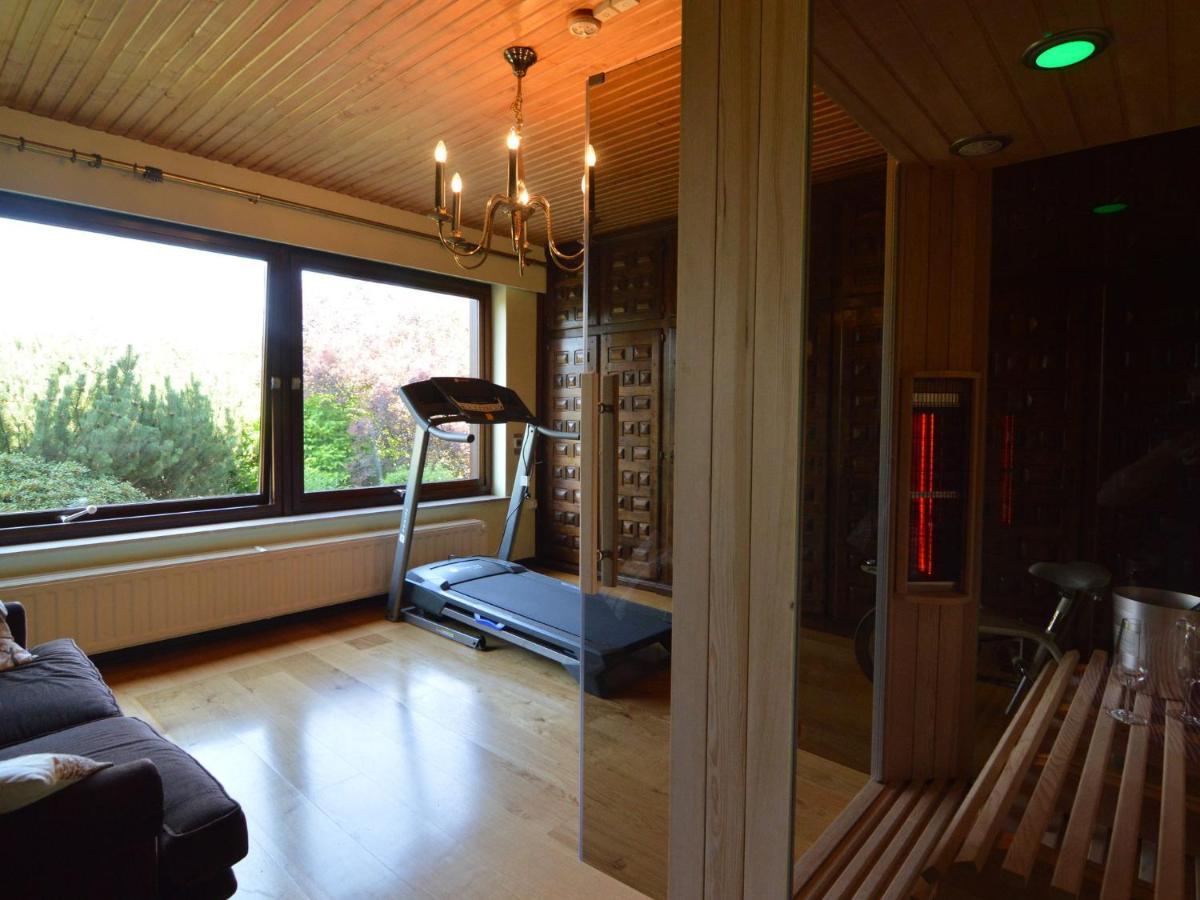 Elegant Villa In Stavelot With Fitness Playroom エクステリア 写真